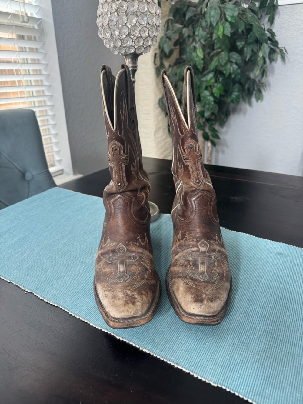 Ariat Brown Embroidered Leather Western Boots size 8.5B